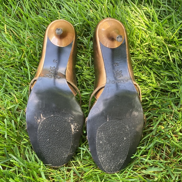 Selling a pair of Aldo heels. Size 39 or size 9. Colour is metallic bronze. - Picture 2 of 8